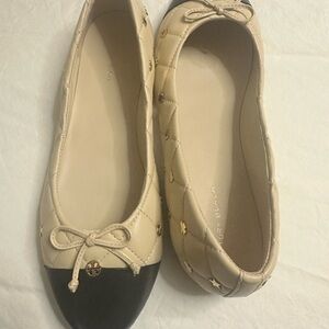 Tory Burch Women's Beige and Black Loafers